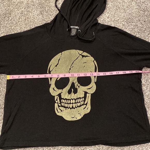Hot Topic Black Sweater with Gold Skull. Size: SM - Picture 8 of 9